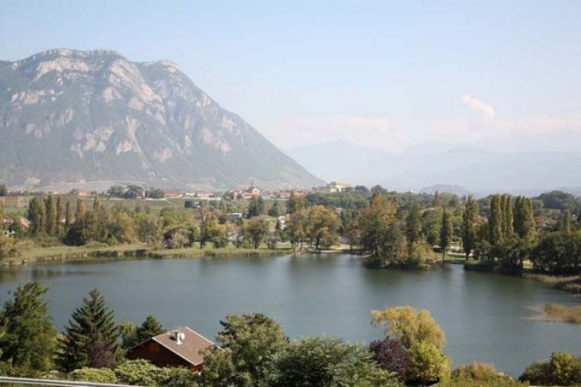 Le Lac Saint André sur la commune de Les Marches